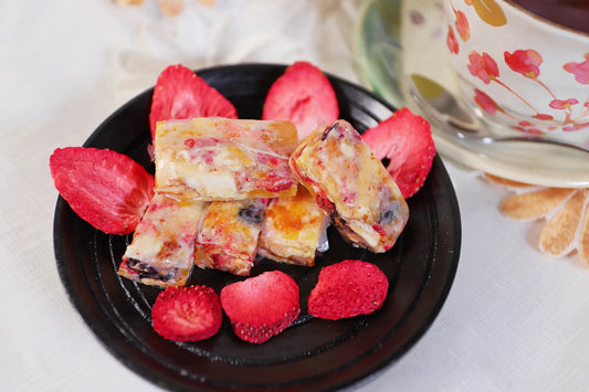 🍓 "Fruity Meow" Mixed Fruit Crunch